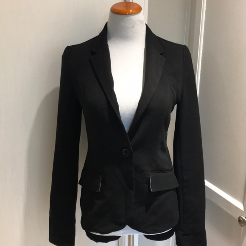 Forever 21 black fitted blazer